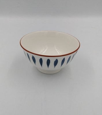 POCILLO BORDE ROJO  CON HOJAS AZULES1