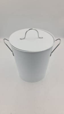 HIELERA BLANCA CON TAPA1