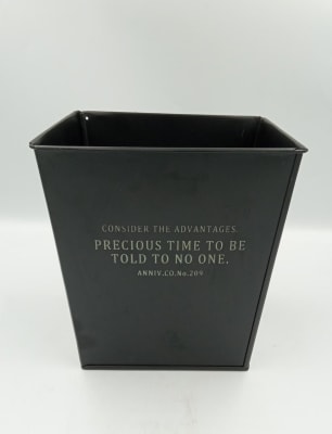 MACETERO CUADRADO NEGRO CON LETRAS1