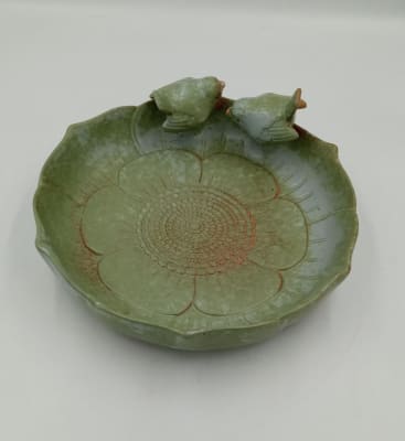PLATO VERDE EN FORMA DE FLOR CON PAJARITOS1
