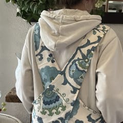 Medallion Bleu Delantal Antimanchas