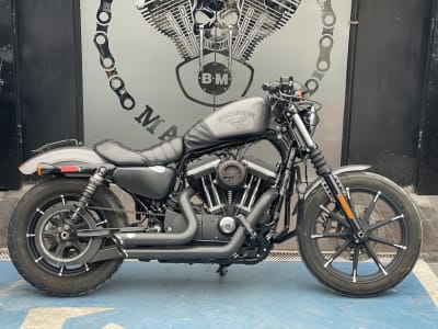 HARLEY DAVIDSON Sportster Iron 883.