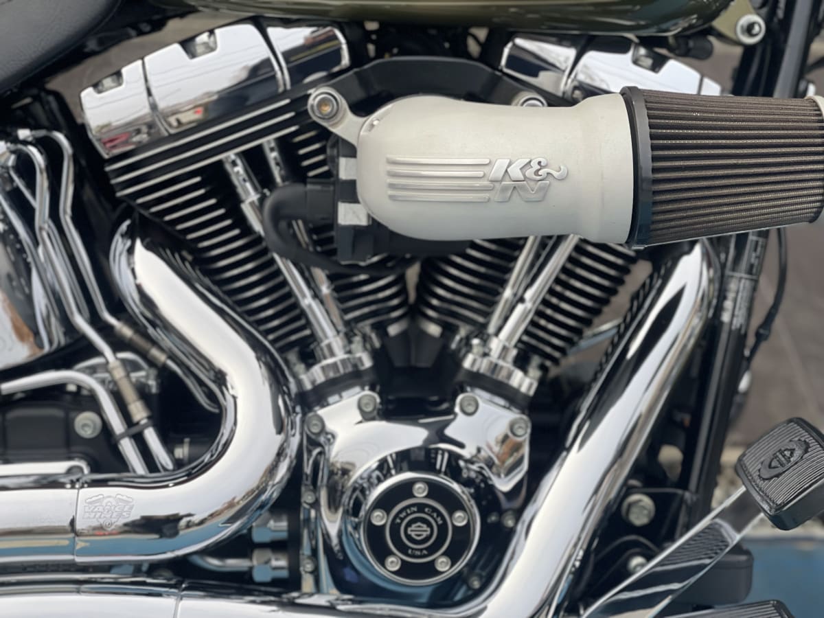 HARLEY DAVIDSON SOFTAIL FATBOY 20177