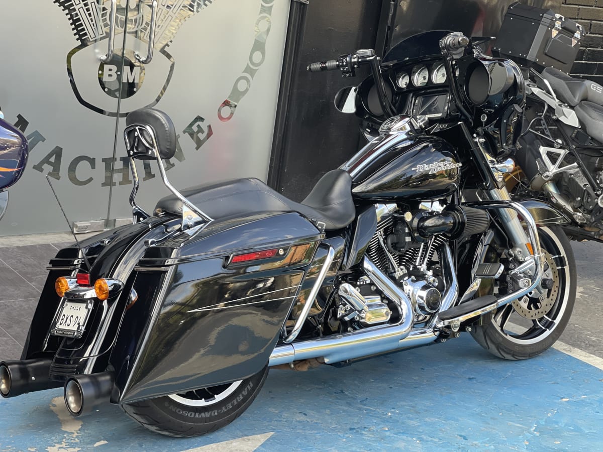 HARLEY DAVIDSON STREET GLIDE 20152
