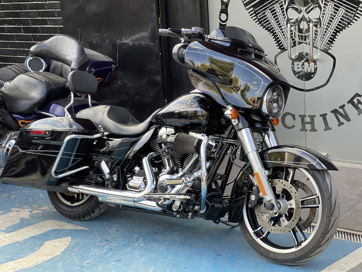 HARLEY DAVIDSON STREET GLIDE 20156