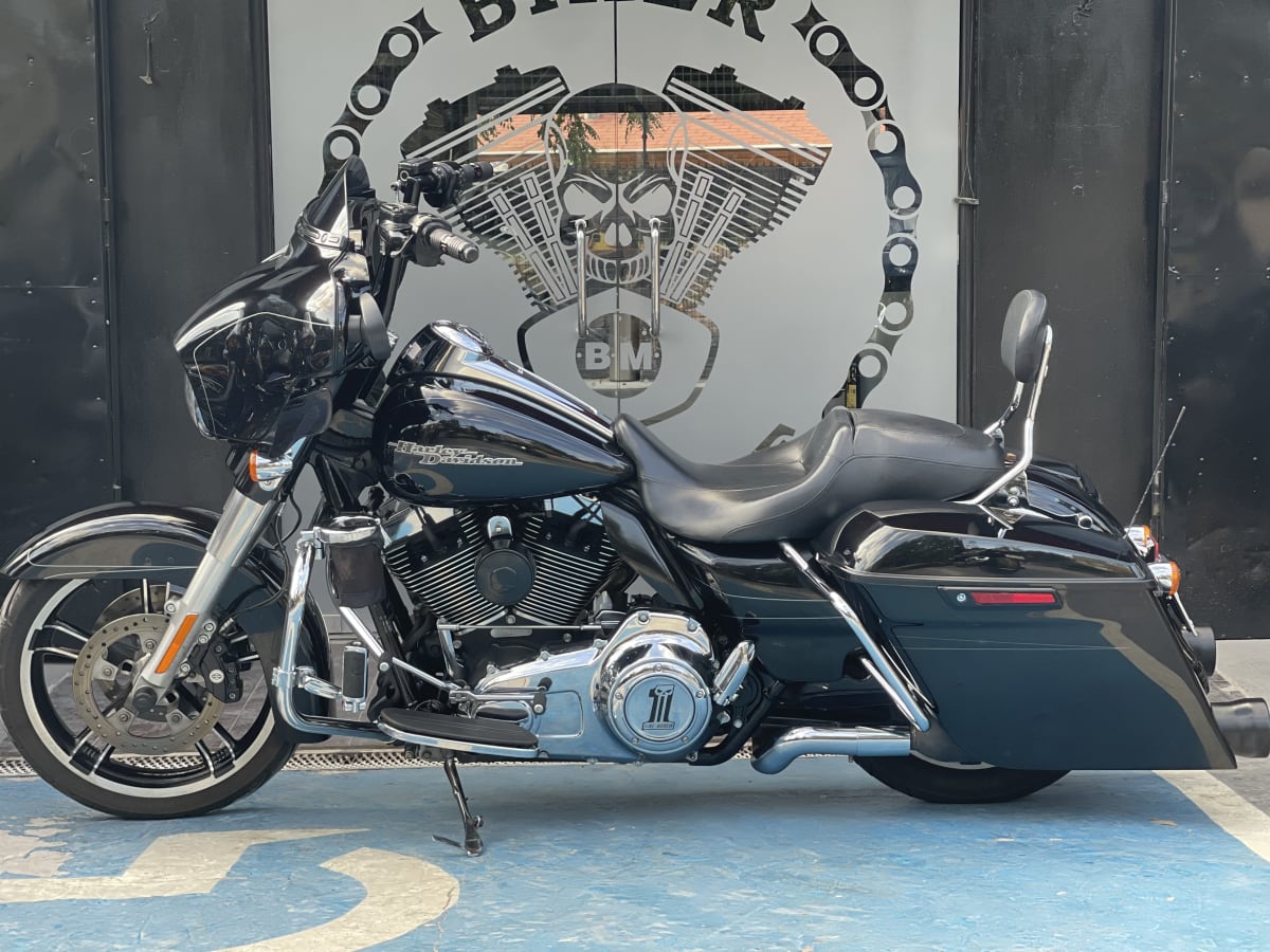HARLEY DAVIDSON STREET GLIDE 201510