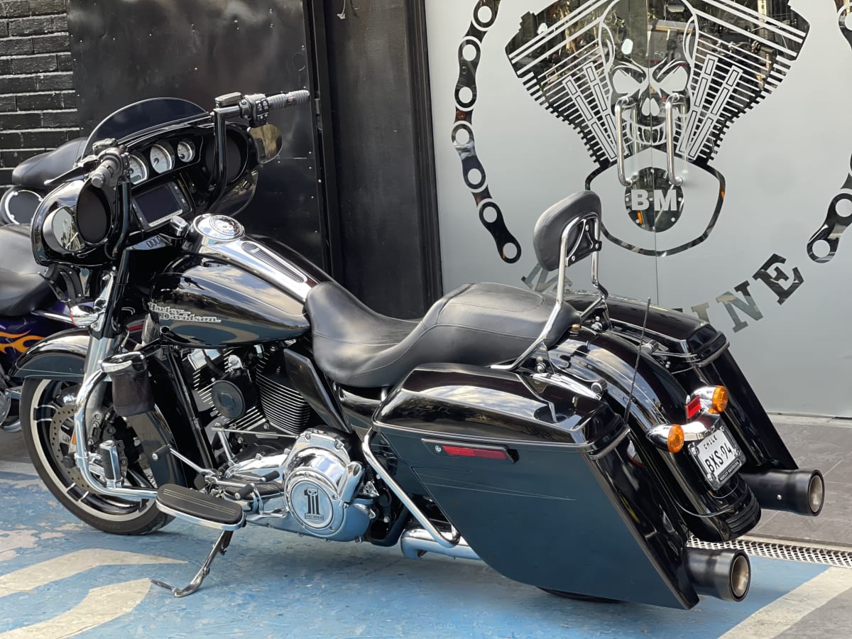 HARLEY DAVIDSON STREET GLIDE 201514