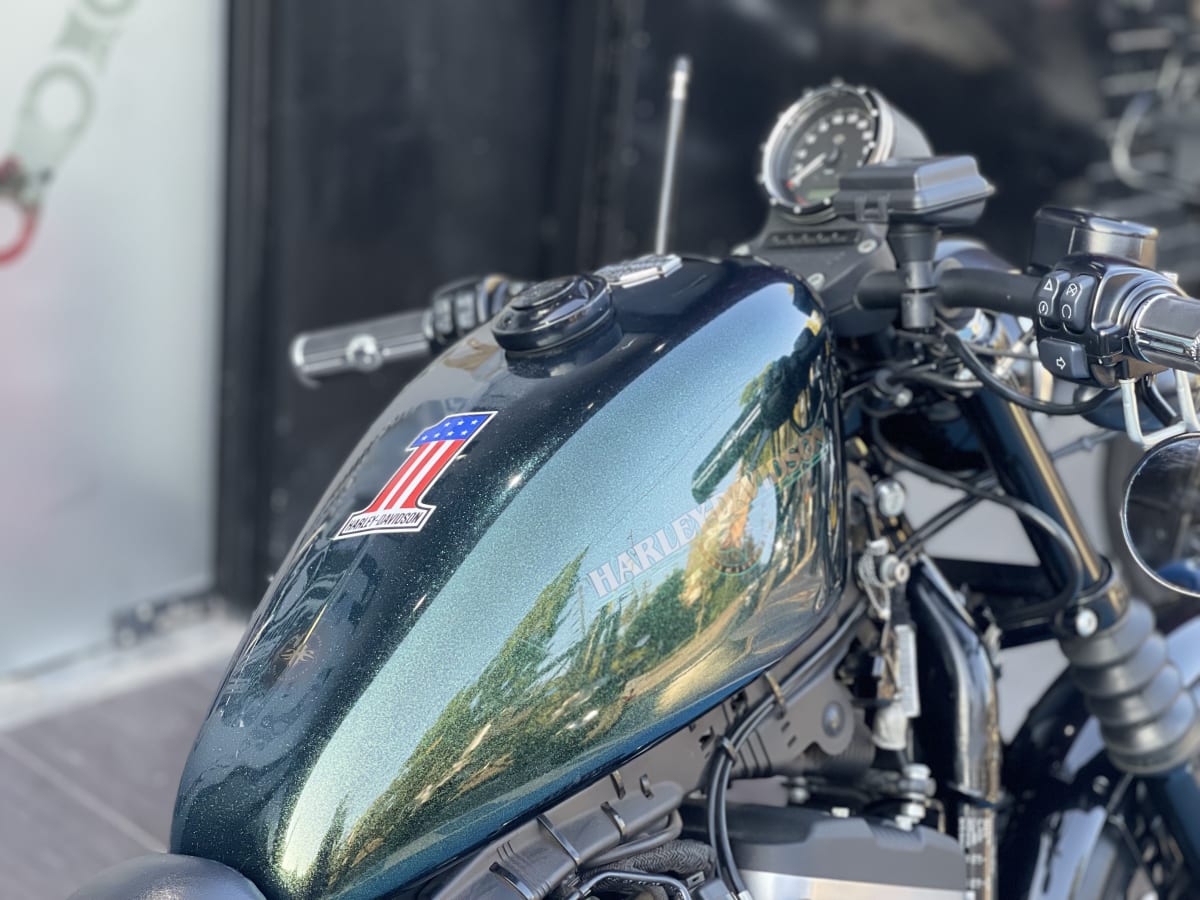 HARLEY DAVIDSON Sportster Iron 883 (18)5