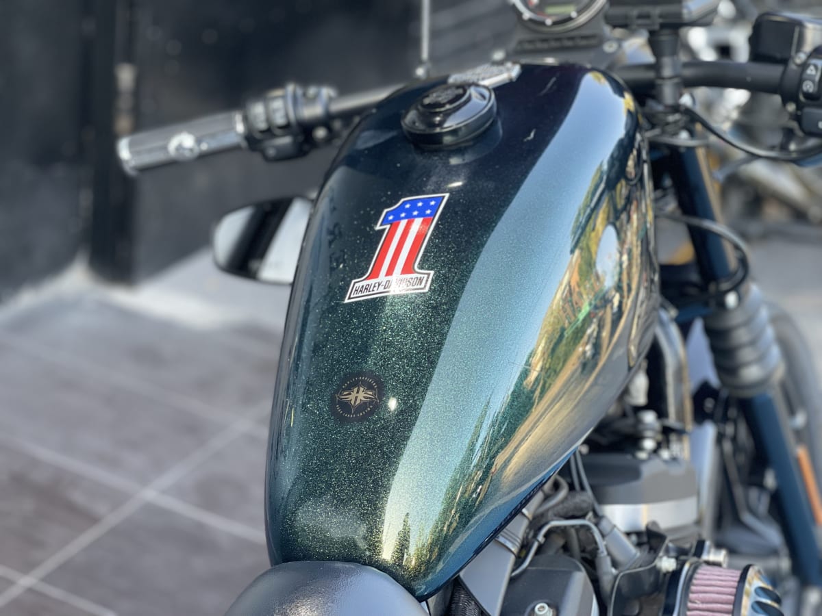 HARLEY DAVIDSON Sportster Iron 883 (18)7