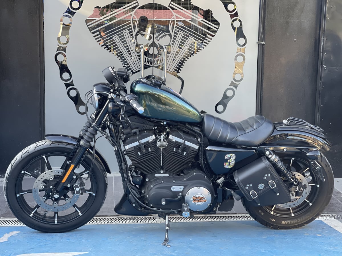 HARLEY DAVIDSON Sportster Iron 883 (18)8