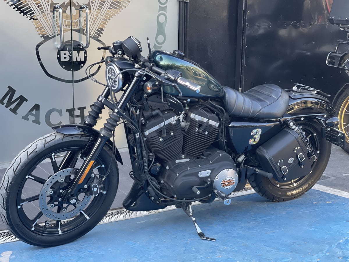 HARLEY DAVIDSON Sportster Iron 883 (18)9