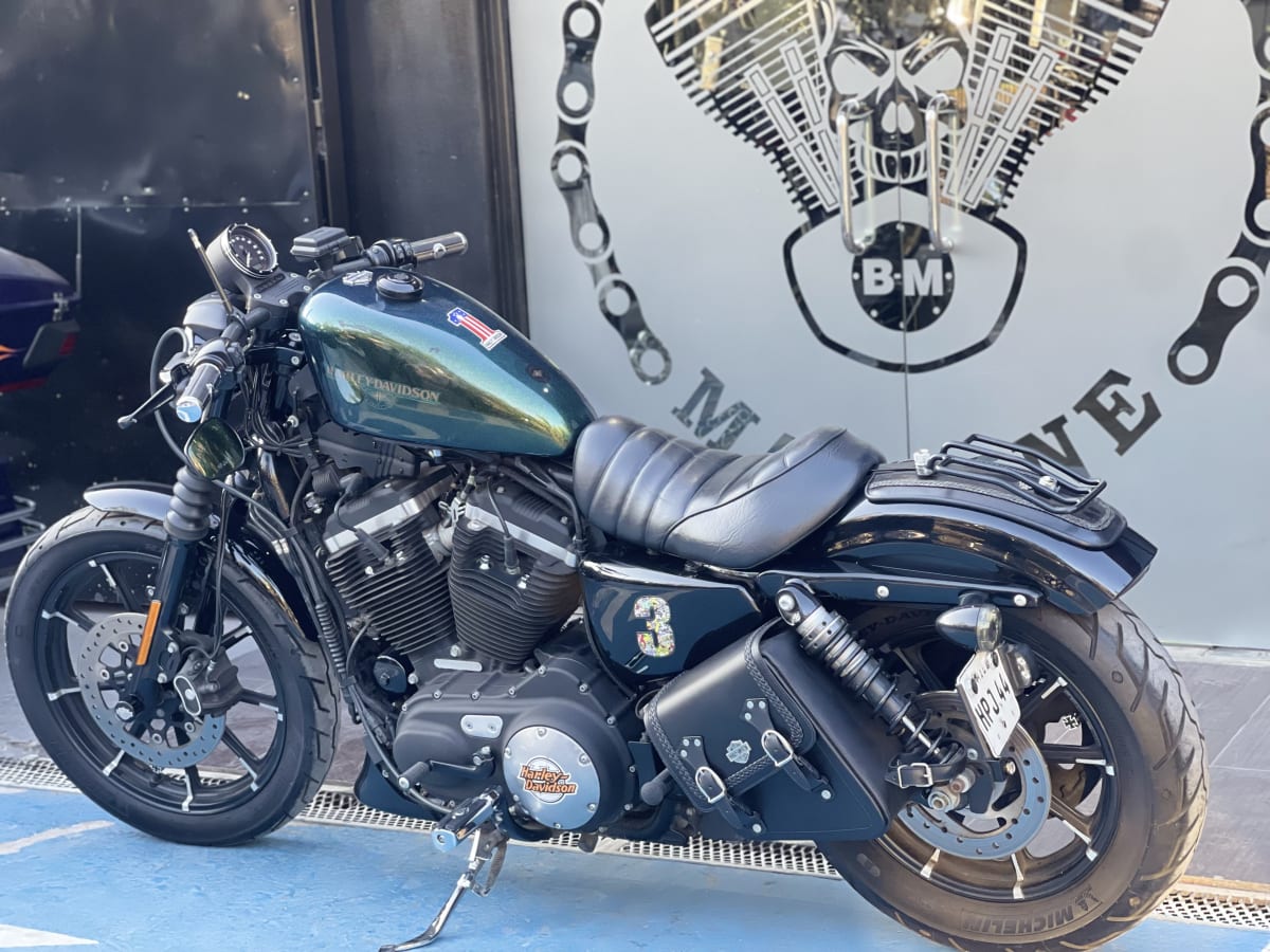 HARLEY DAVIDSON Sportster Iron 883 (18)10