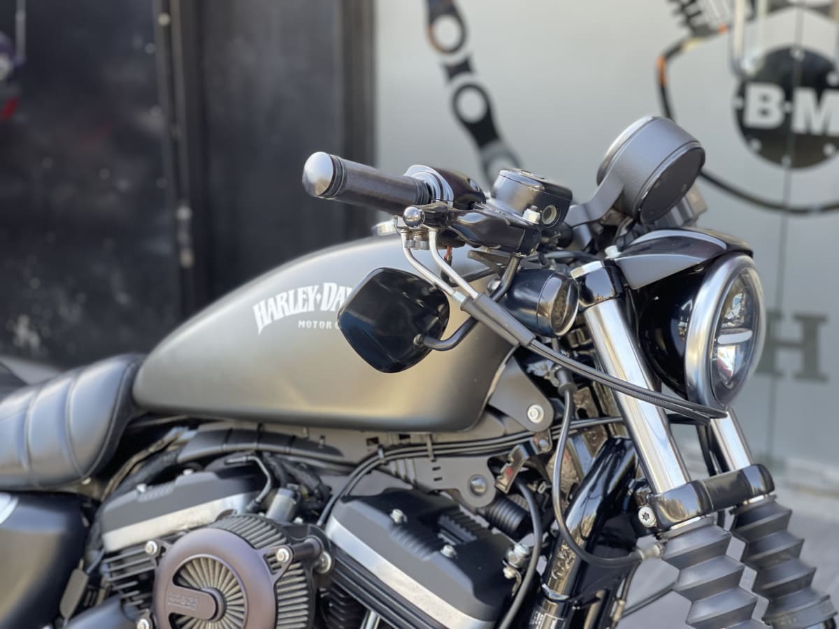 HARLEY DAVIDSON Sportster Iron 883 (2018)4