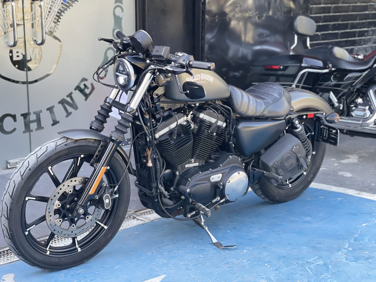 HARLEY DAVIDSON Sportster Iron 883 (2018)10