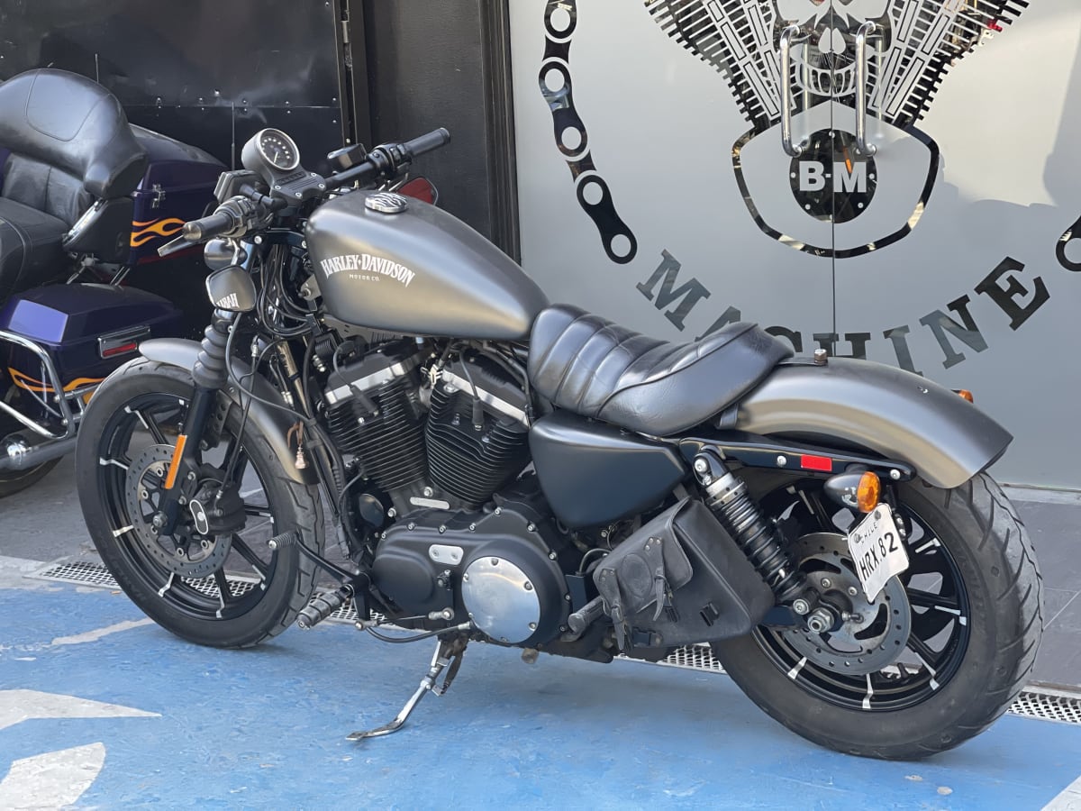 HARLEY DAVIDSON Sportster Iron 883 (2018)11