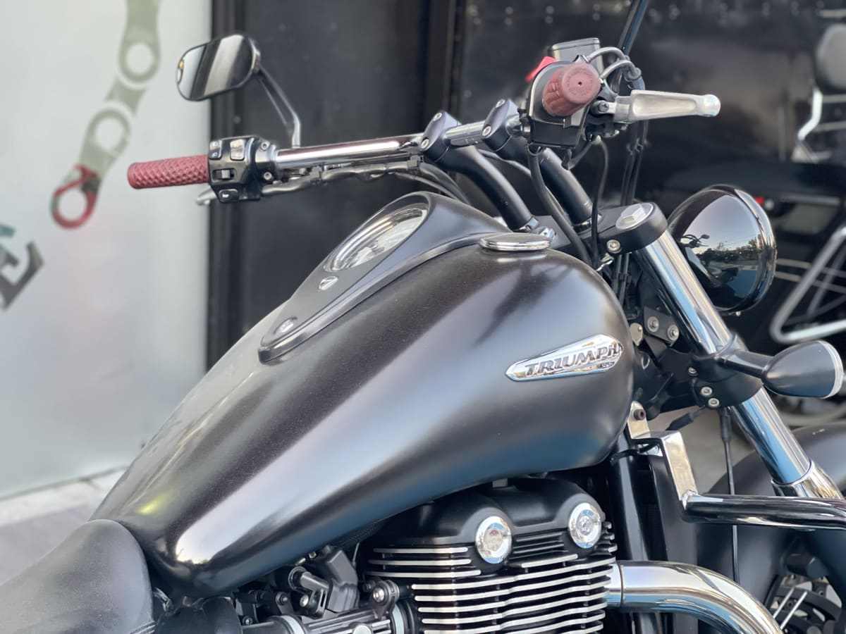 Triumph Thunderbird Strom 1700 (2013)3