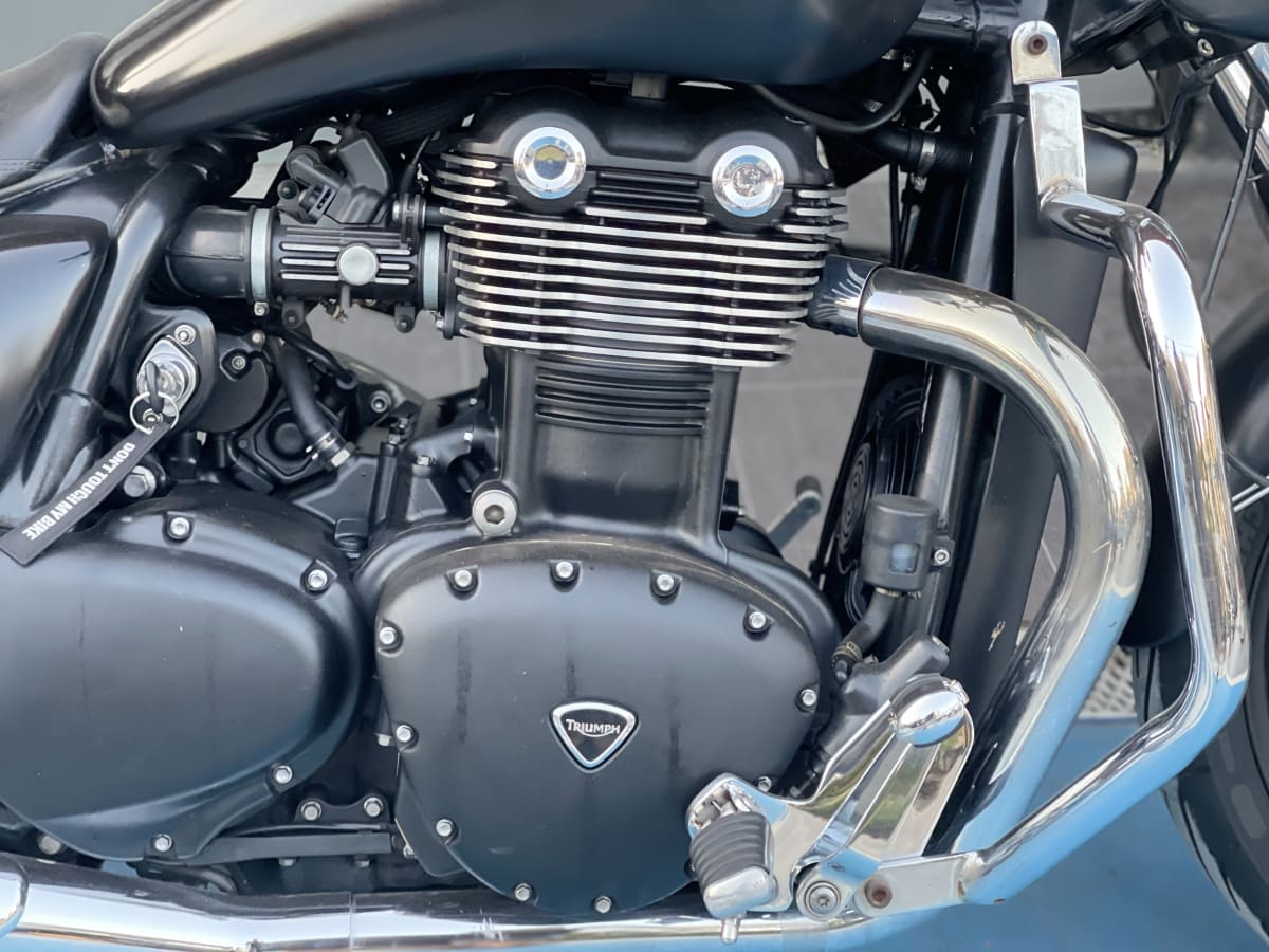 Triumph Thunderbird Strom 1700 (2013)4