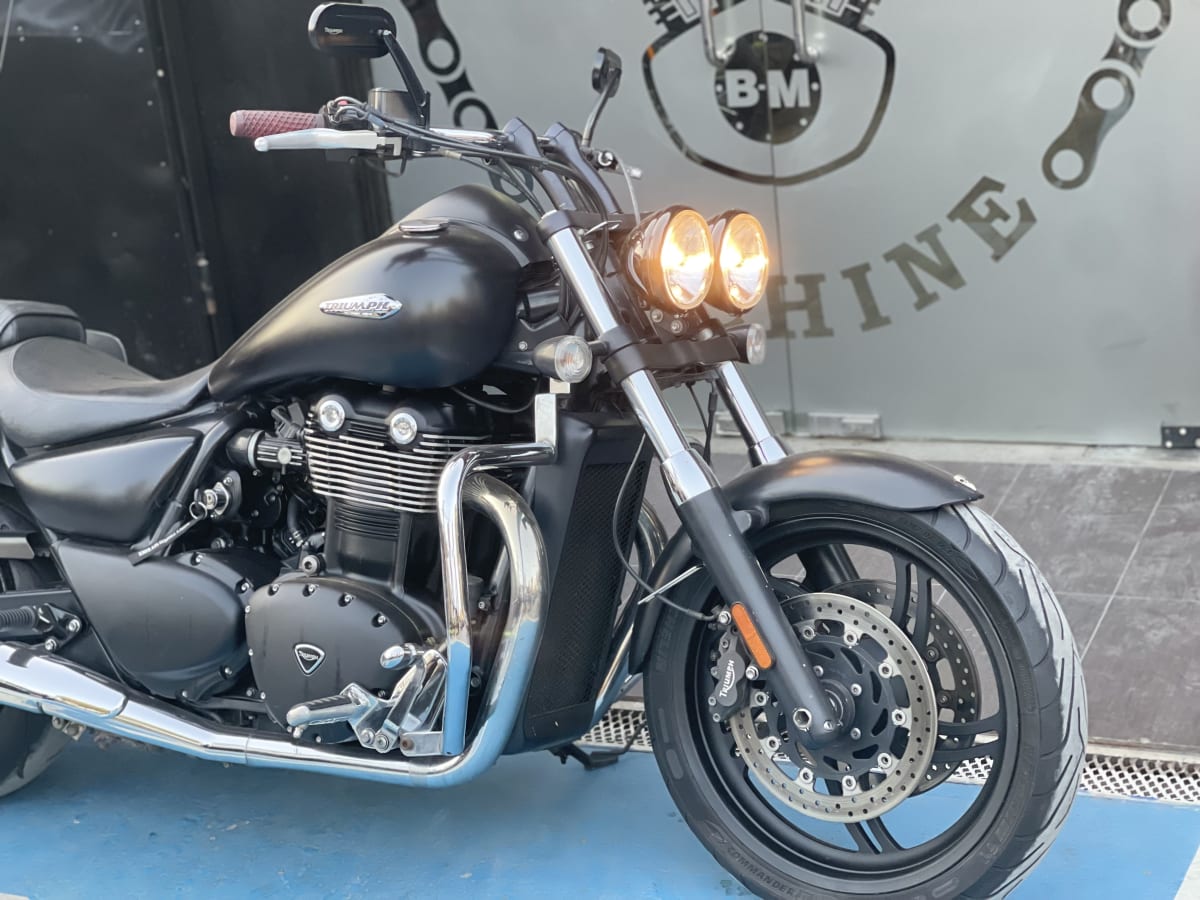 Triumph Thunderbird Strom 1700 (2013)5
