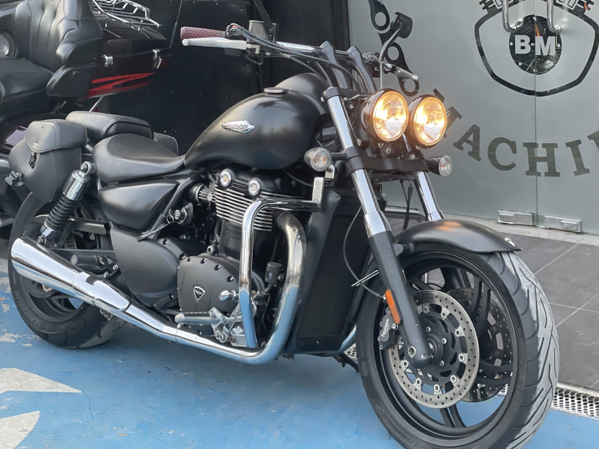 Triumph Thunderbird Strom 1700 (2013)6