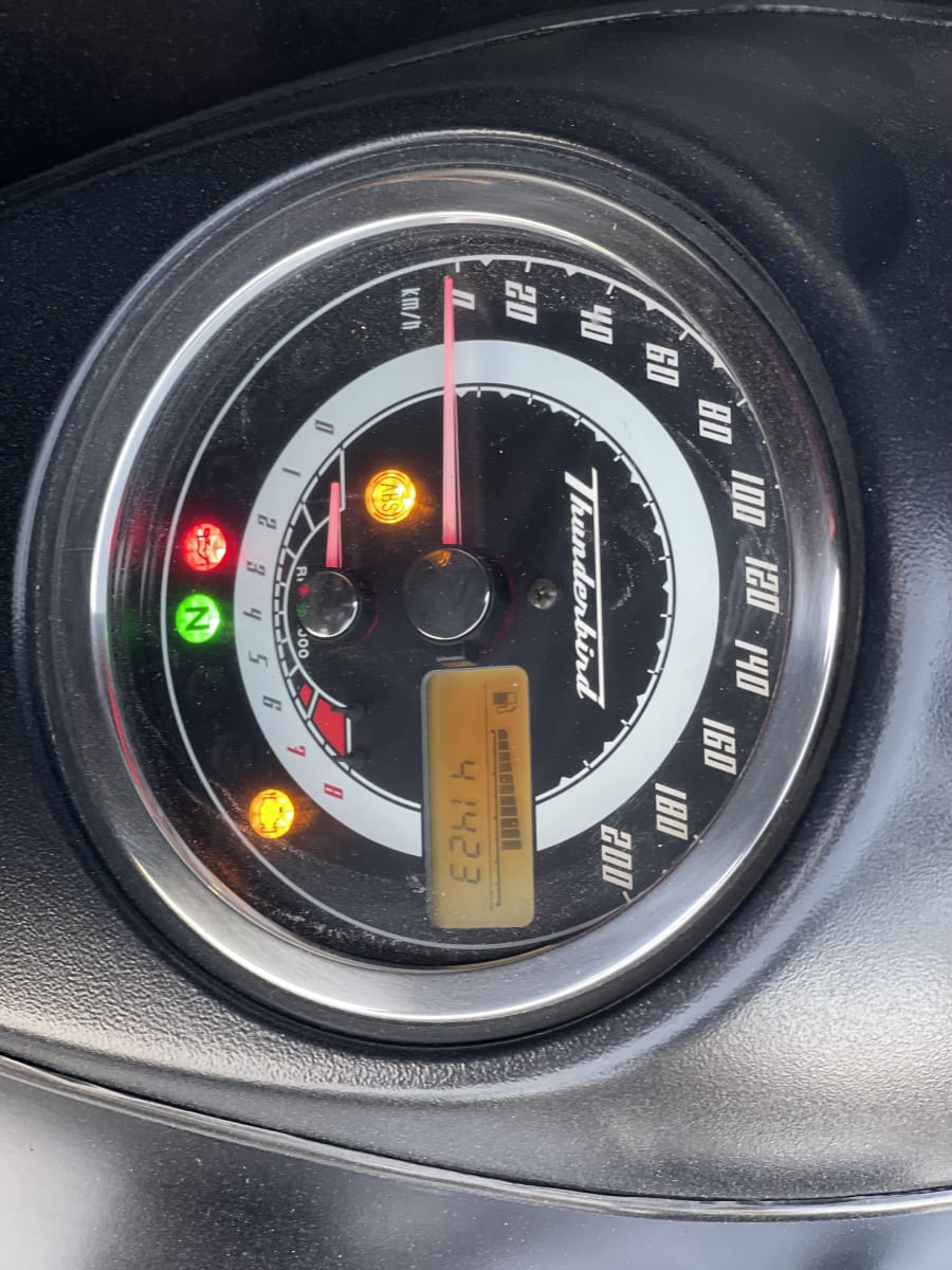 Triumph Thunderbird Strom 1700 (2013)8