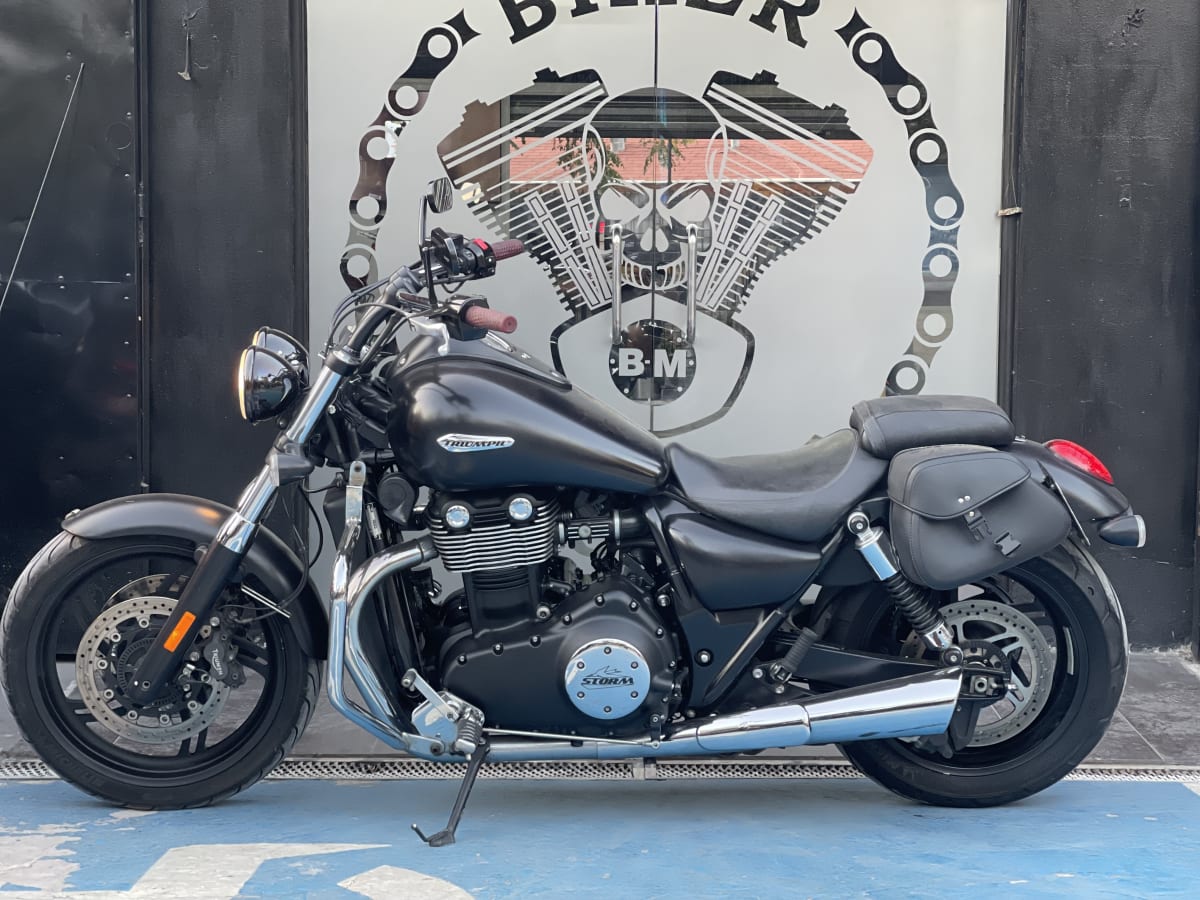 Triumph Thunderbird Strom 1700 (2013)9