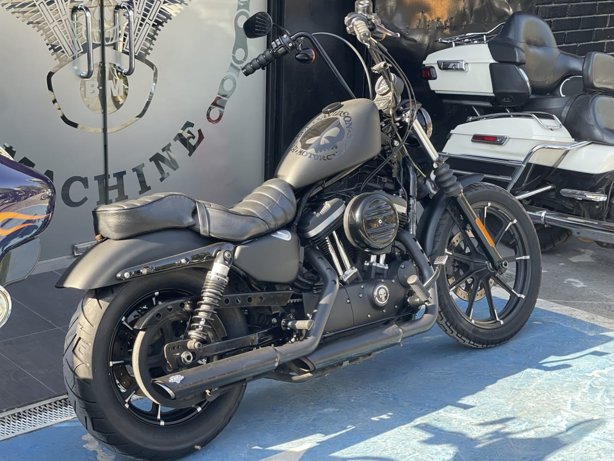 HARLEY DAVIDSON Sportster Iron 883 (2017)2