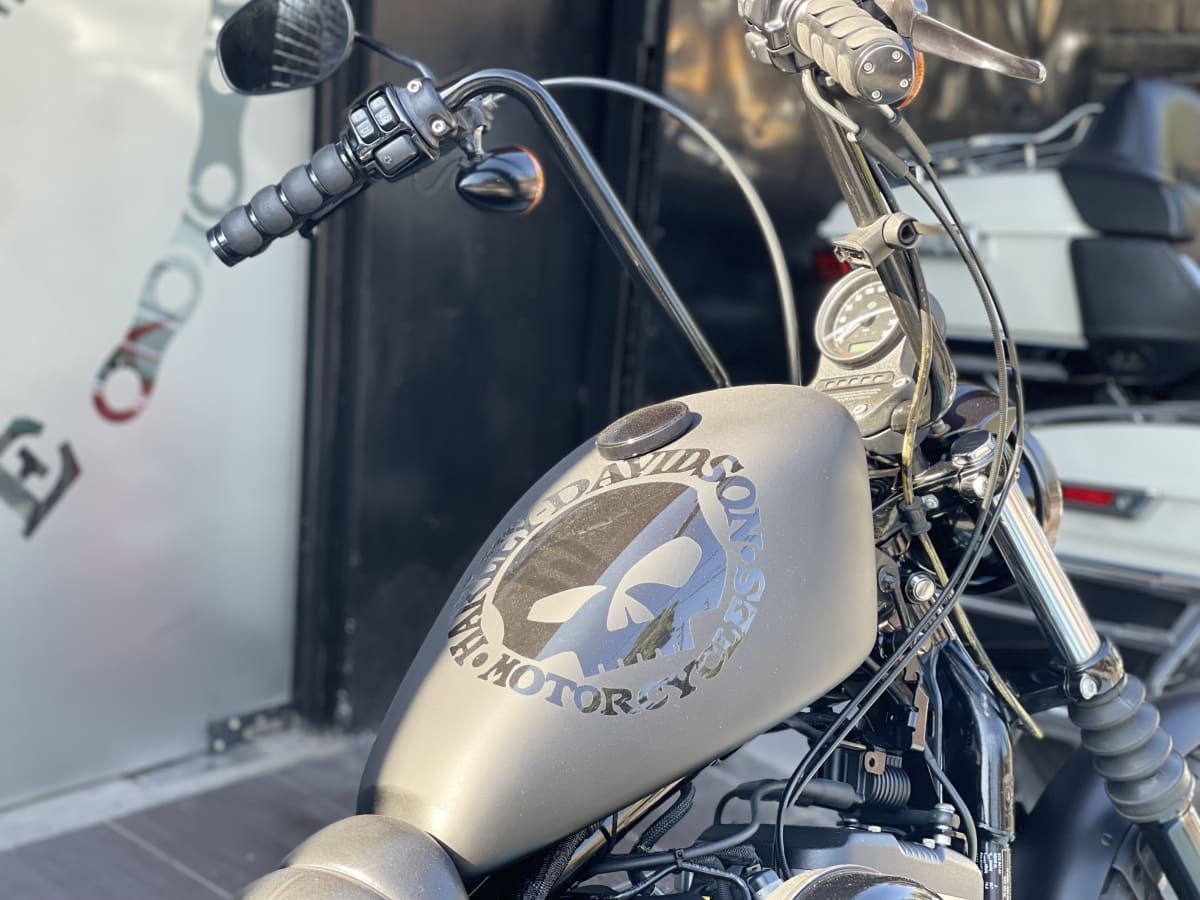 HARLEY DAVIDSON Sportster Iron 883 (2017)3