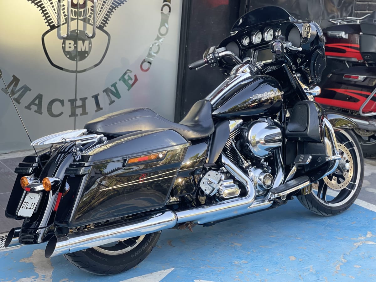 HARLEY DAVIDSON STREET GLIDE (2016)2