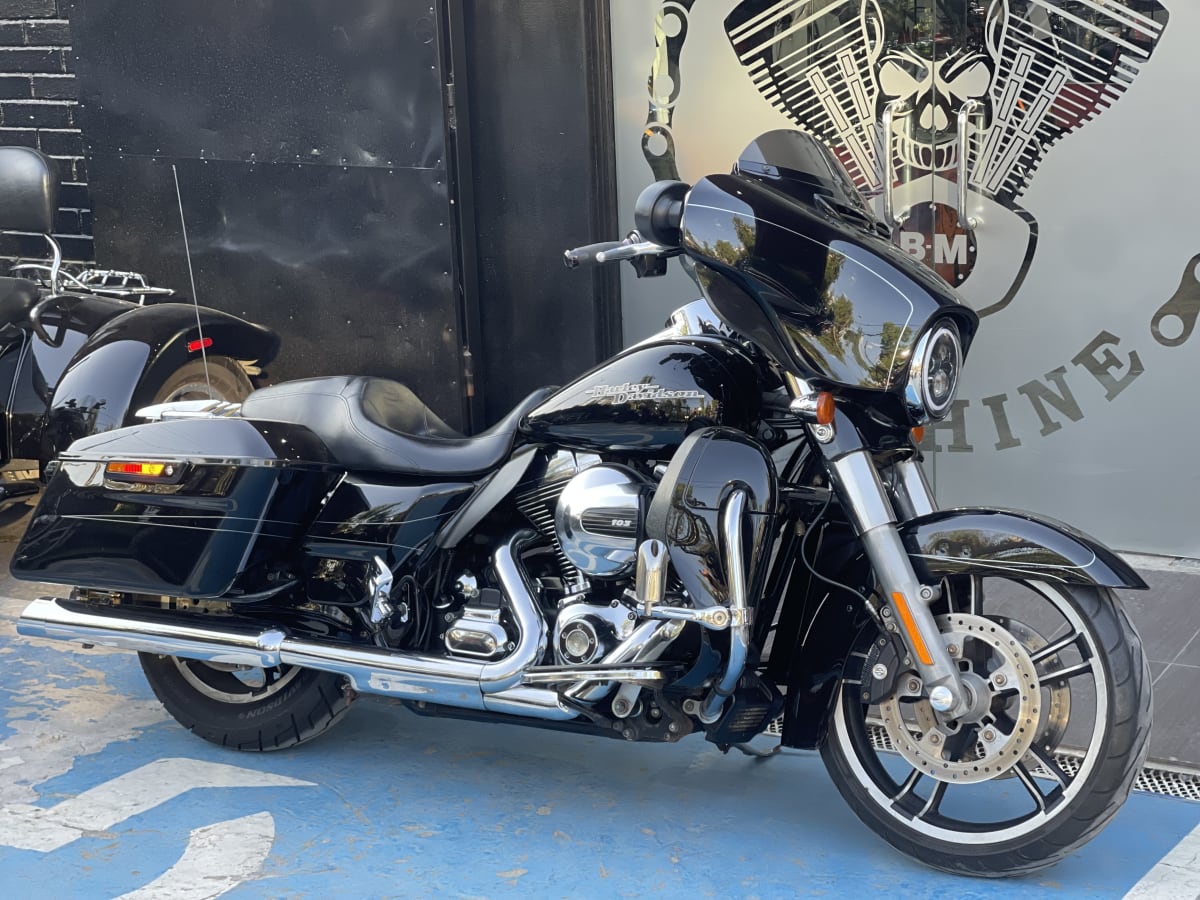 HARLEY DAVIDSON STREET GLIDE (2016)3