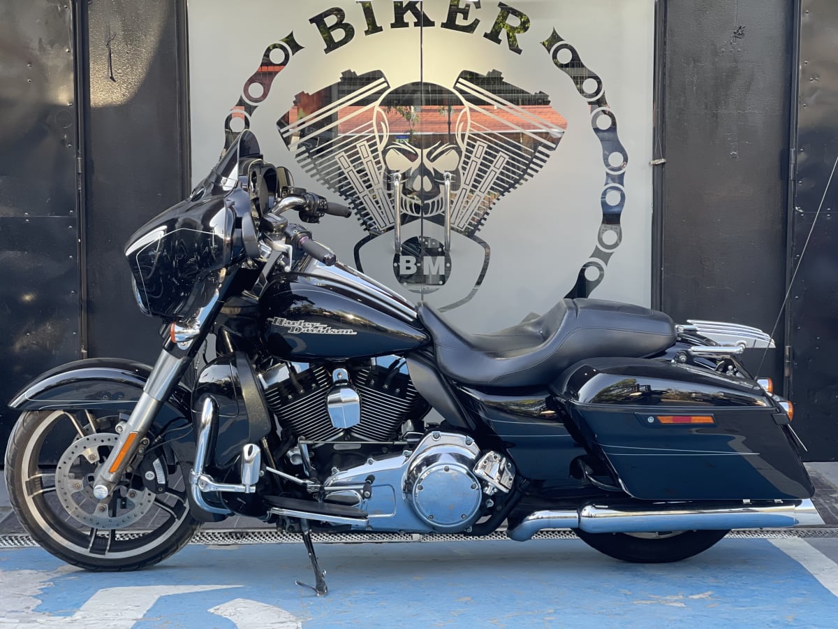 HARLEY DAVIDSON STREET GLIDE (2016)7
