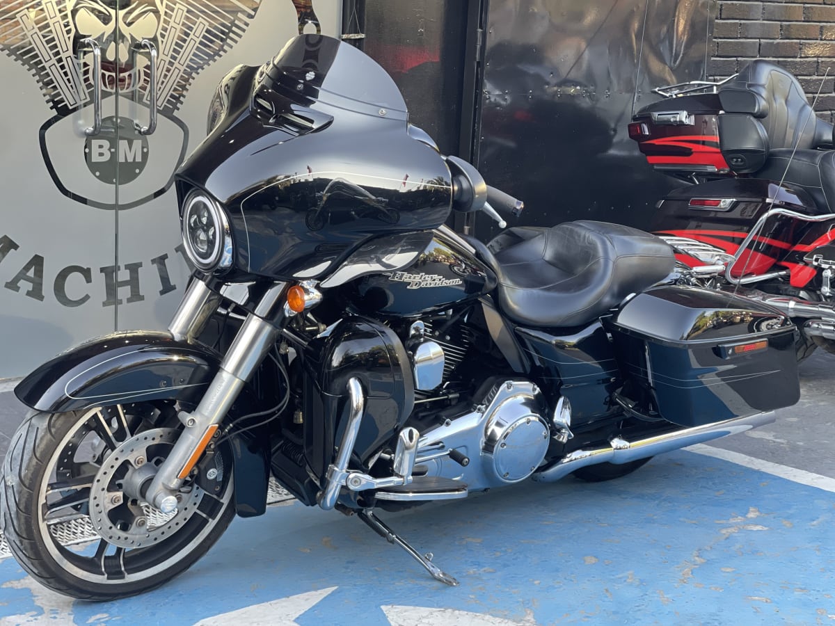 HARLEY DAVIDSON STREET GLIDE (2016)8