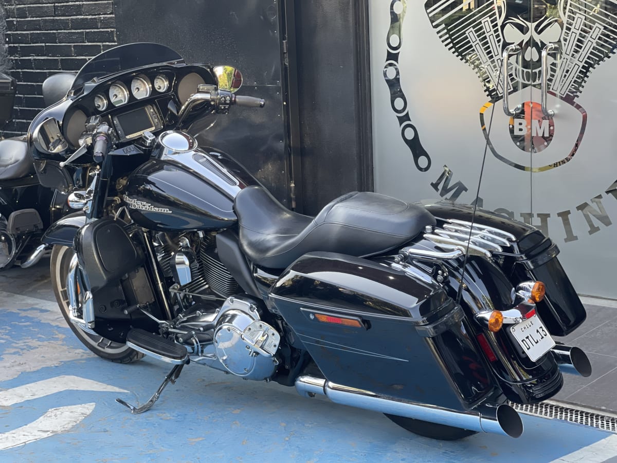 HARLEY DAVIDSON STREET GLIDE (2016)9
