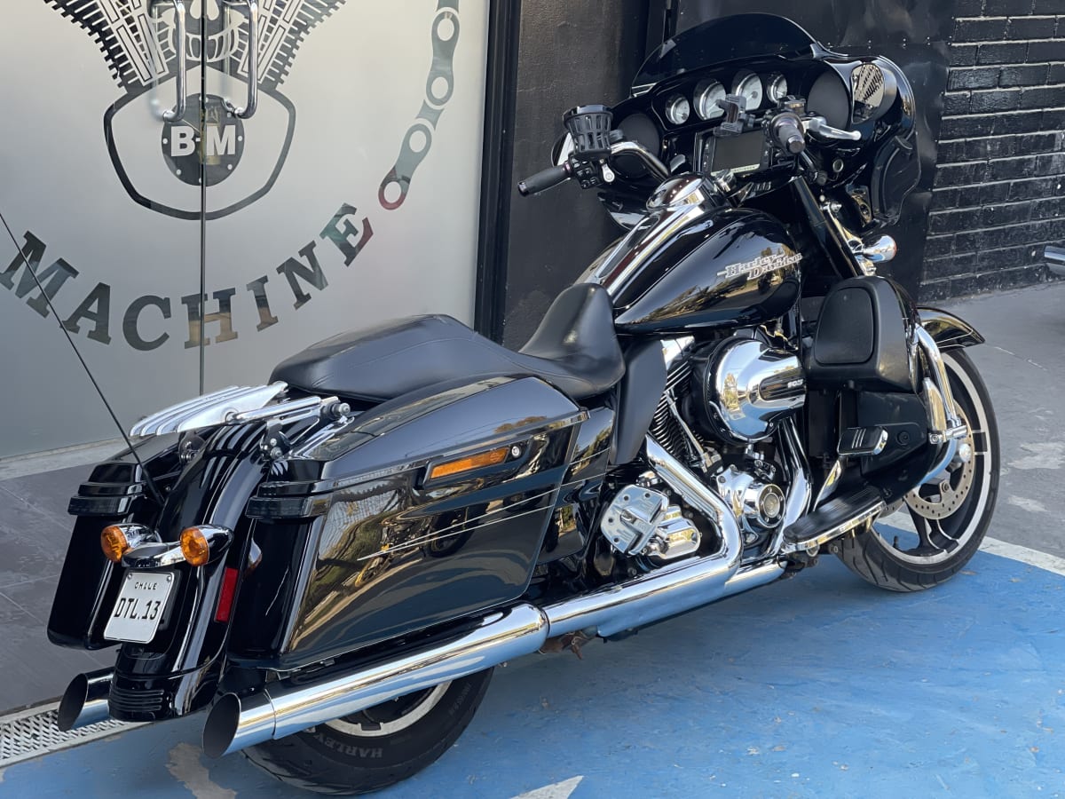 HARLEY DAVIDSON STREET GLIDE (2016)2