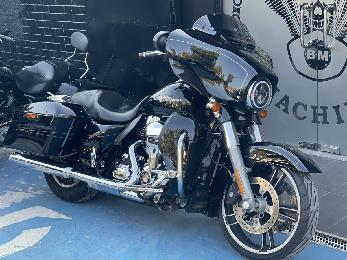 HARLEY DAVIDSON STREET GLIDE (2016)4