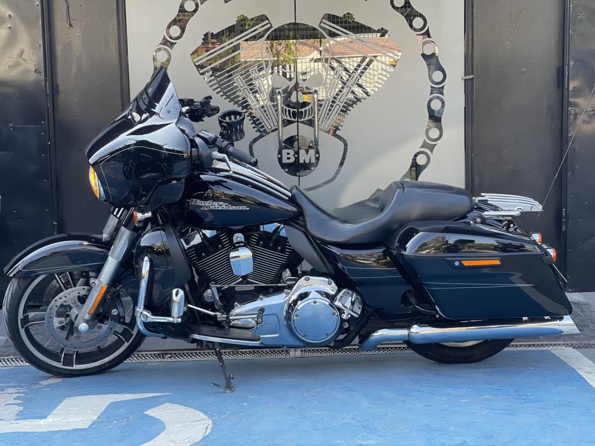 HARLEY DAVIDSON STREET GLIDE (2016)9