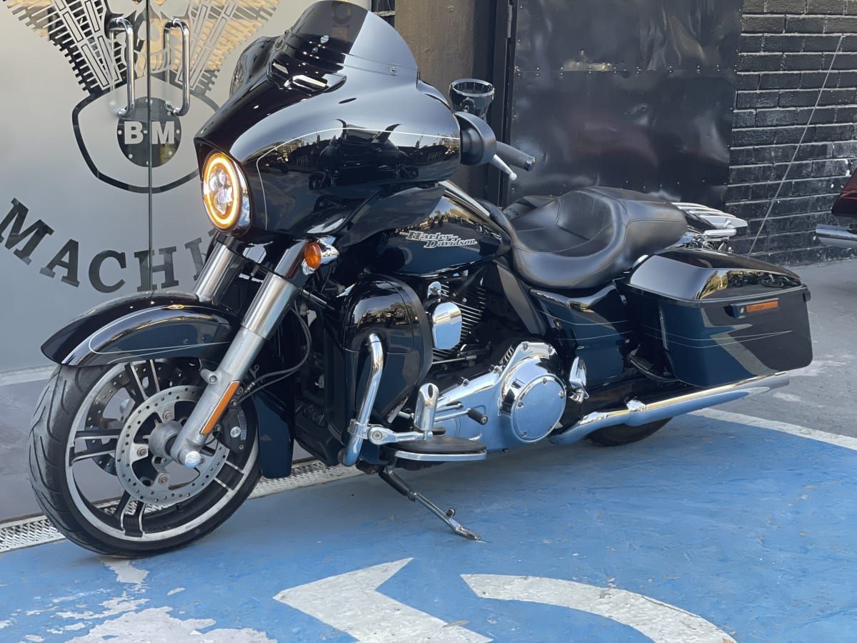 HARLEY DAVIDSON STREET GLIDE (2016)10