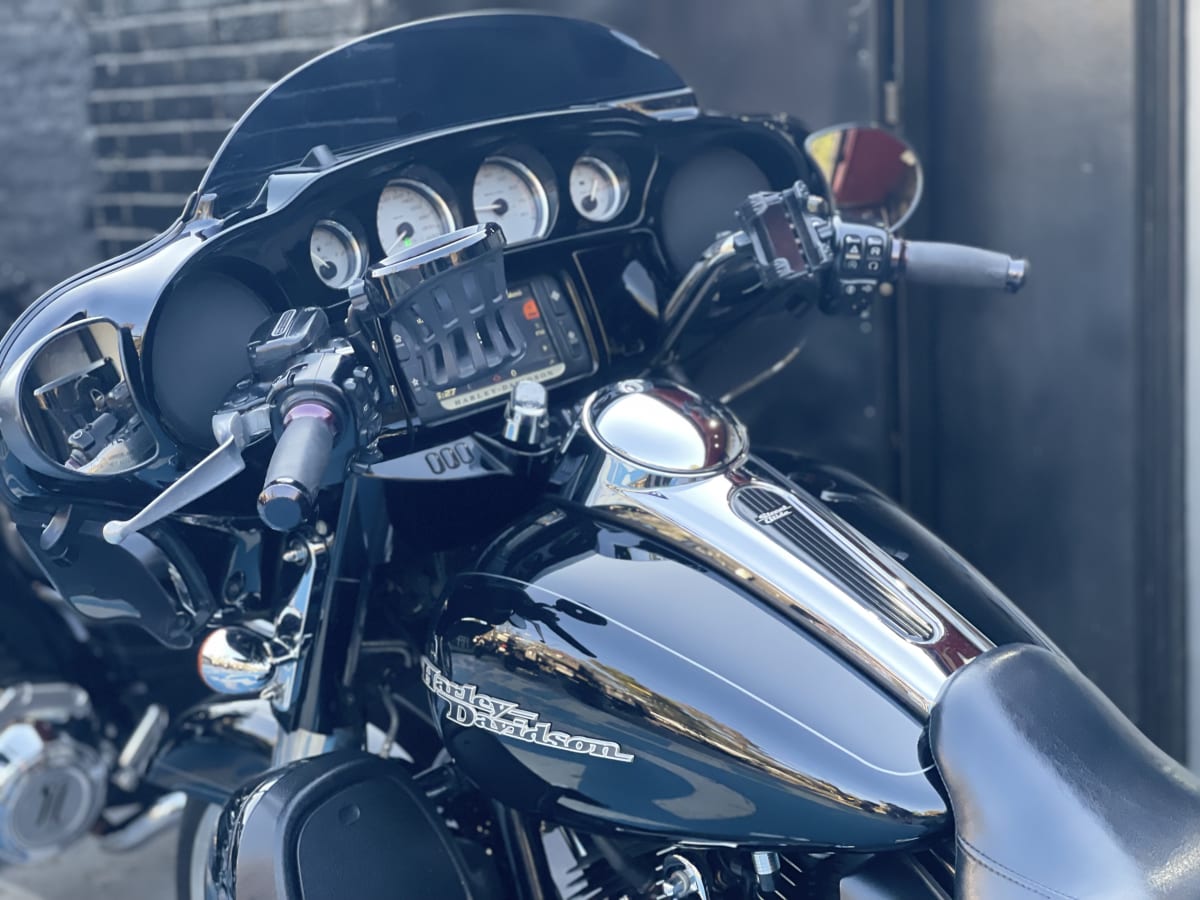 HARLEY DAVIDSON STREET GLIDE (2016)12