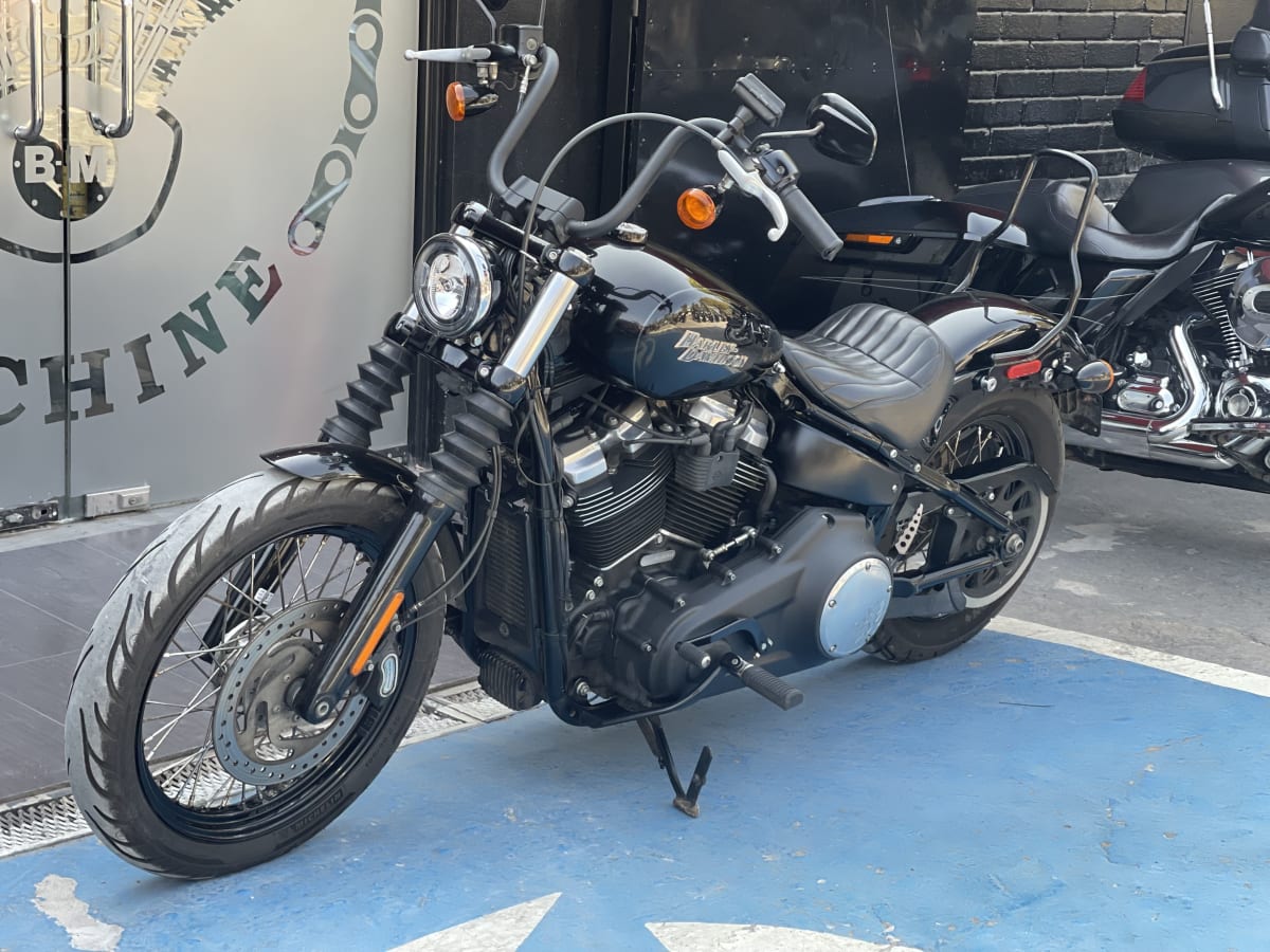 HARLEY DAVIDSON Street bob 107 (2018)10