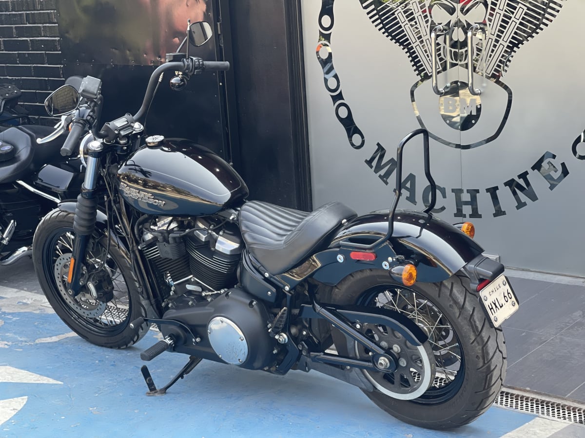 HARLEY DAVIDSON Street bob 107 (2018)11