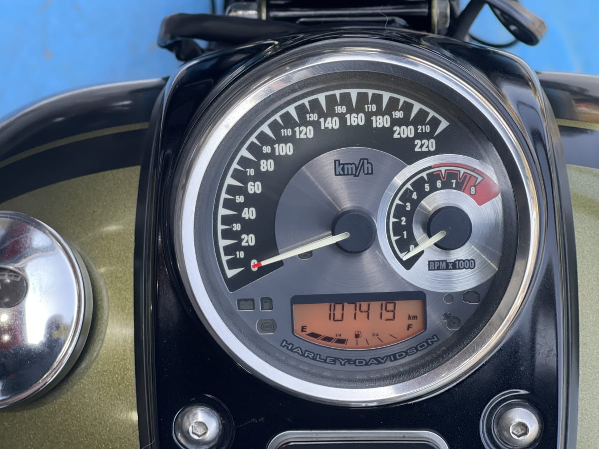 HARLEY DAVIDSON DYNA FAT BOB 20177