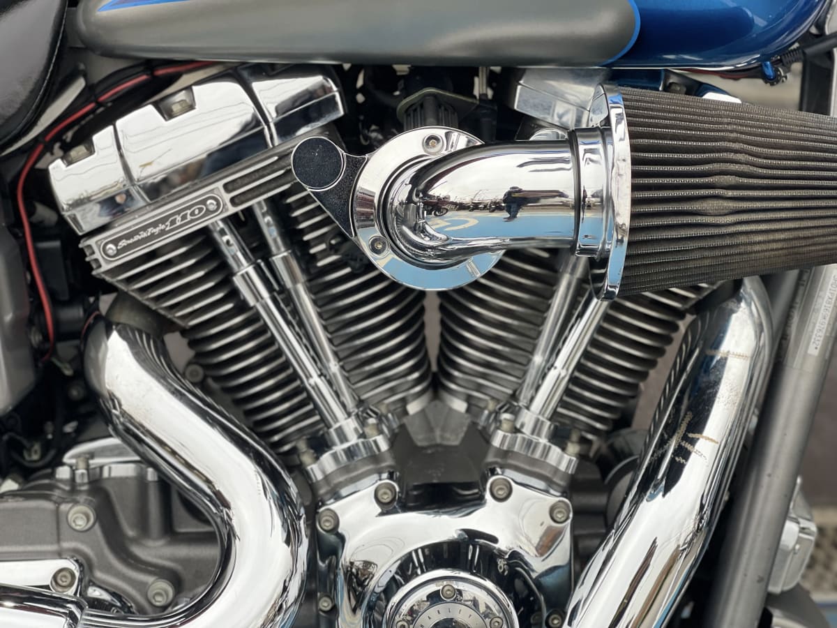 HARLEY DAVIDSON Fat Bob CVO 20106