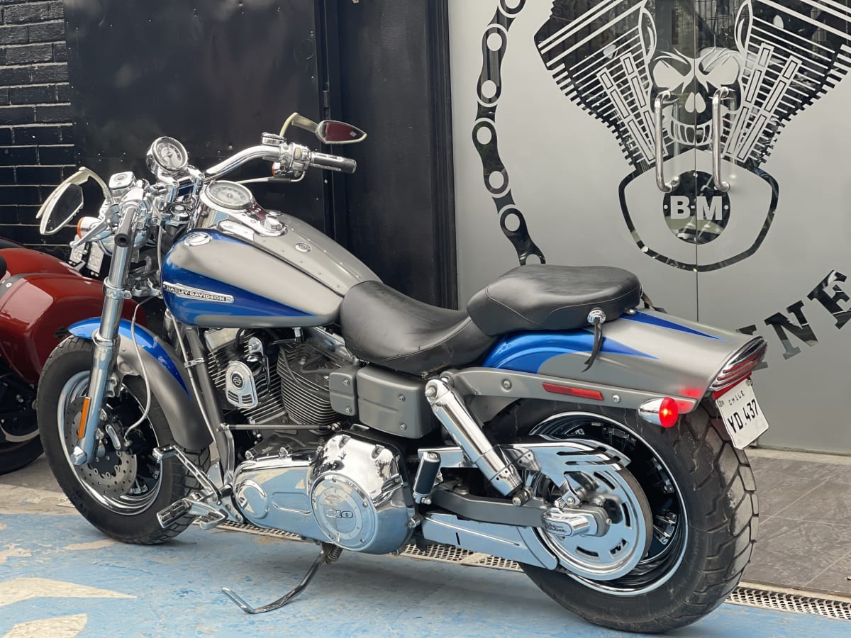 HARLEY DAVIDSON Fat Bob CVO 201012