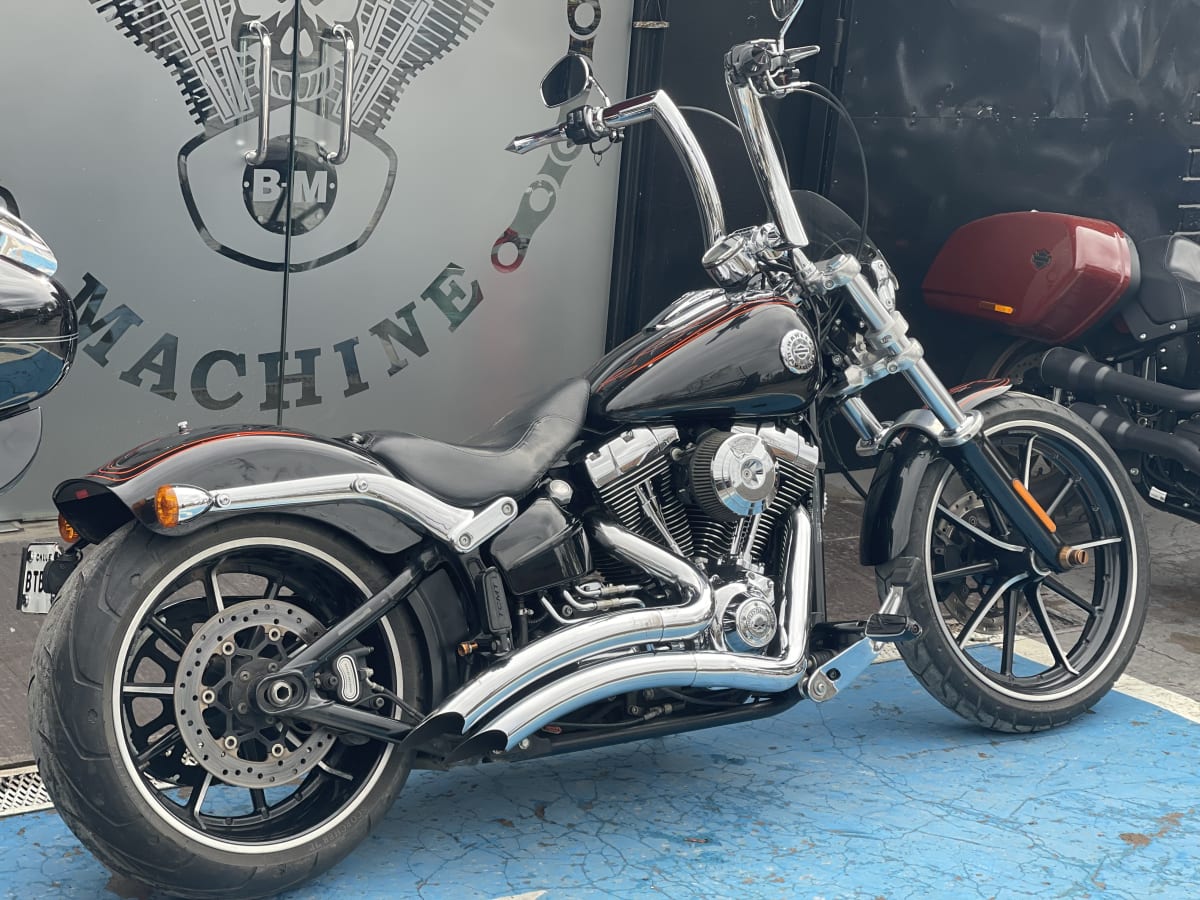 HARLEY-DAVIDSON BREAKOUT 20152