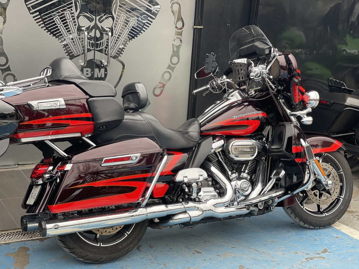 HARLEY DAVIDSON ULTRA LTD CVO (2018)2