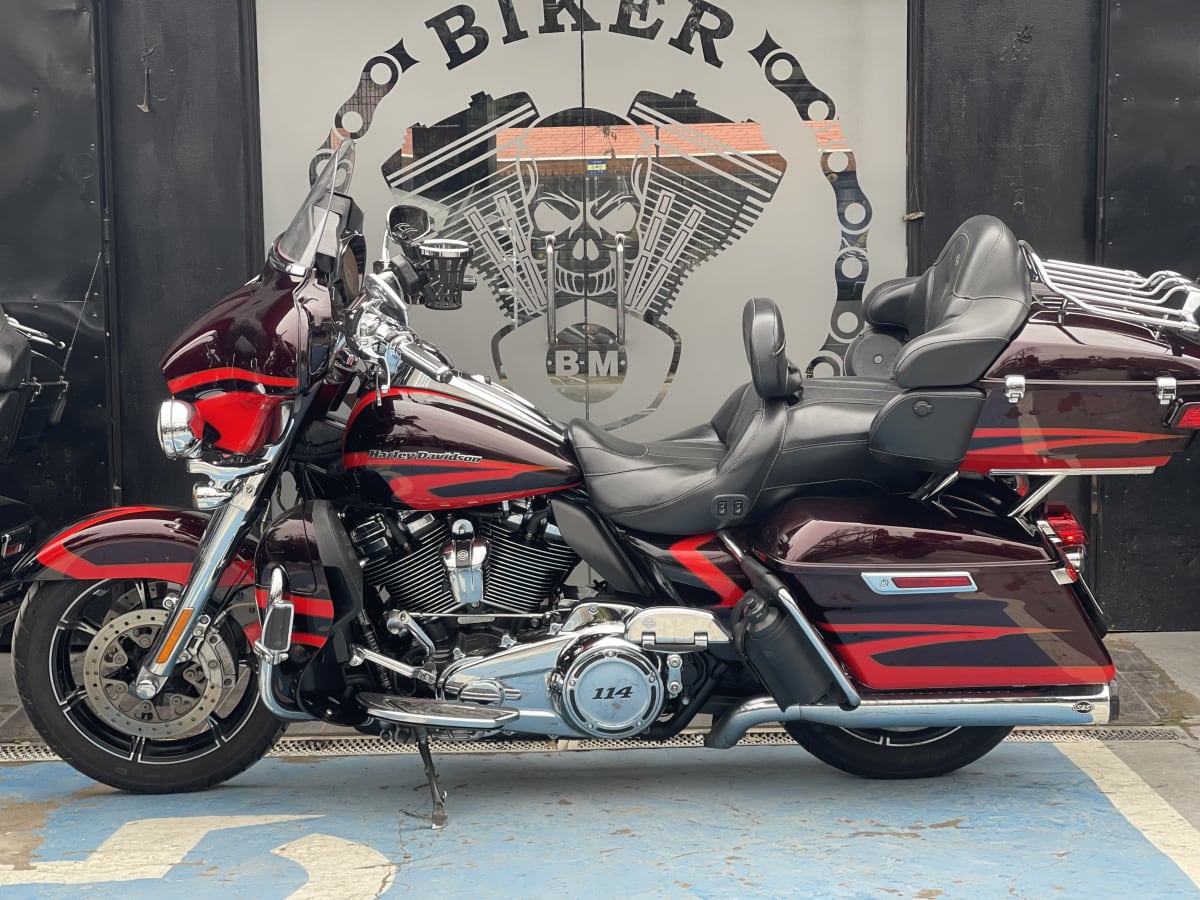 HARLEY DAVIDSON ULTRA LTD CVO (2018)11