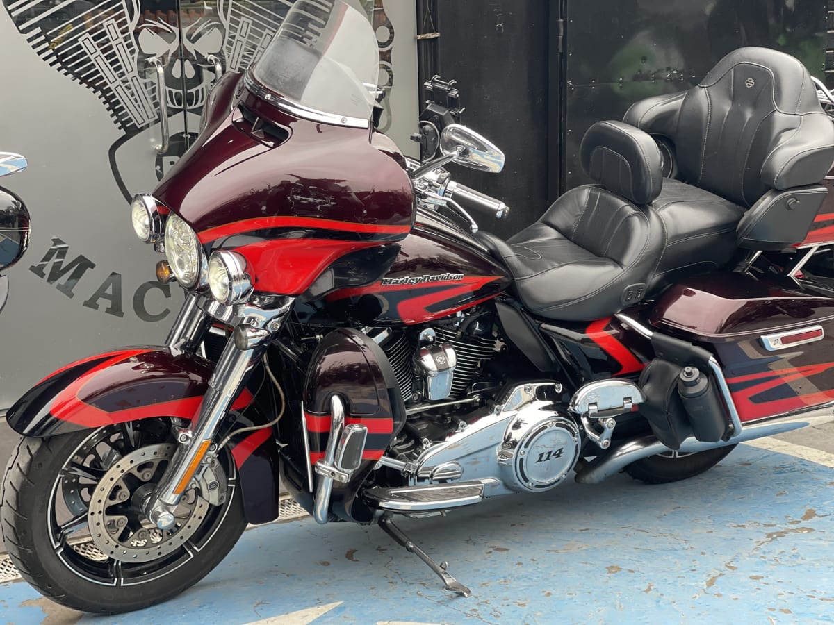 HARLEY DAVIDSON ULTRA LTD CVO (2018)12