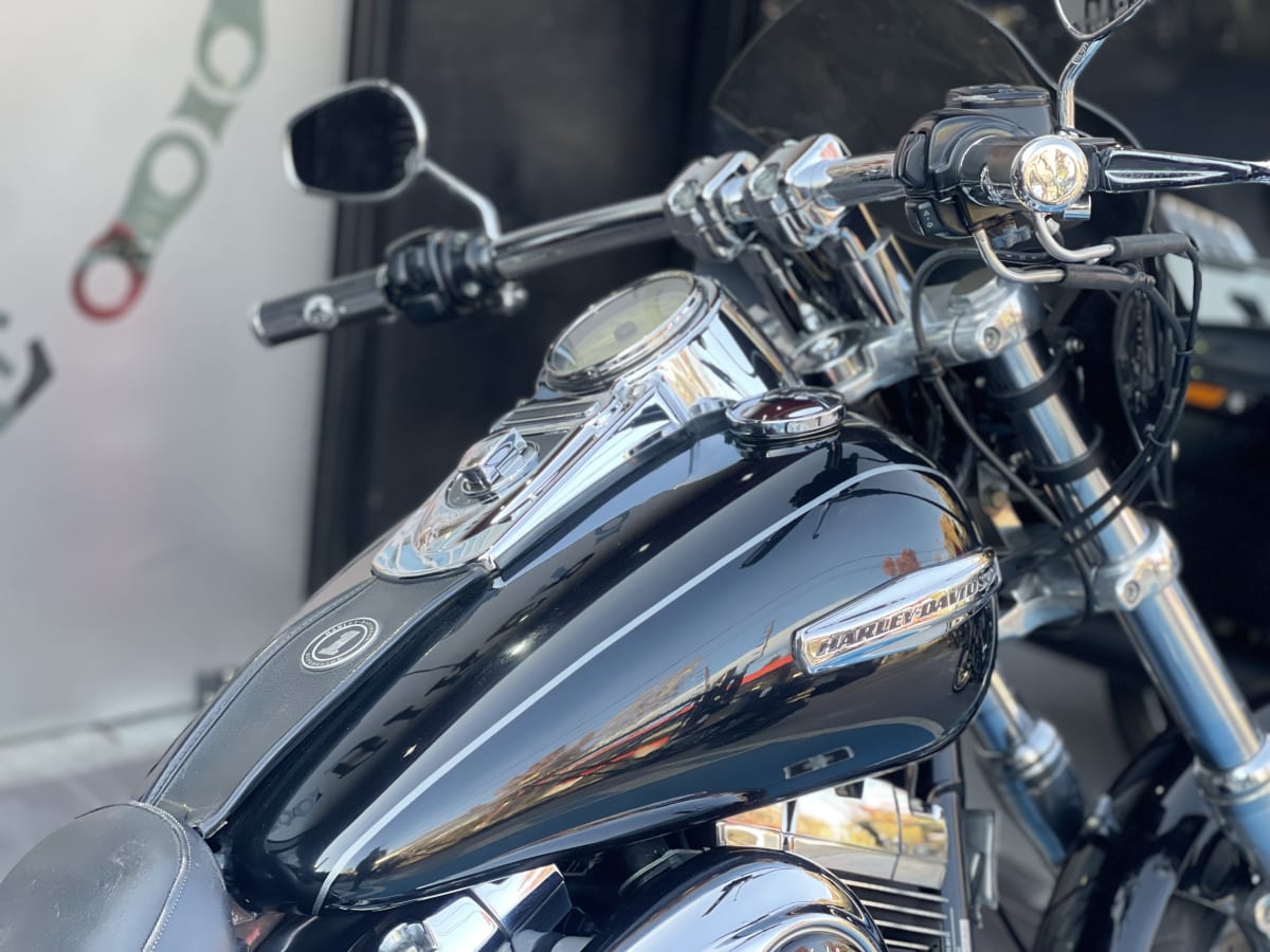 HARLEY DAVIDSON DYNA SUPER GLIDE 20108
