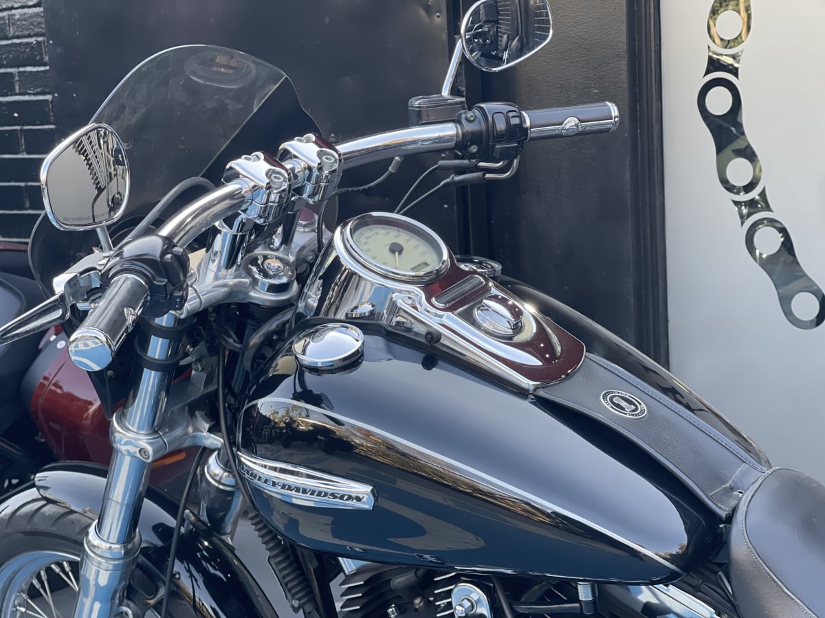 HARLEY DAVIDSON DYNA SUPER GLIDE 201015