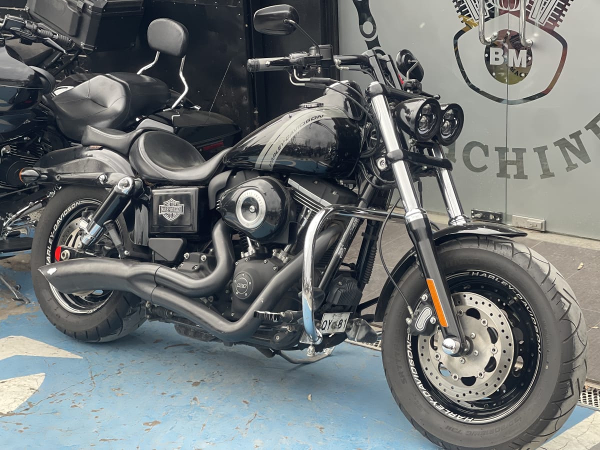 HARLEY DAVIDSON DYNA FAT BOB 20143