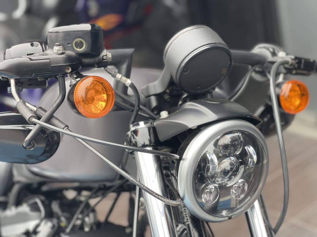 HARLEY DAVIDSON Sportster Iron 883 (BM) - 20187